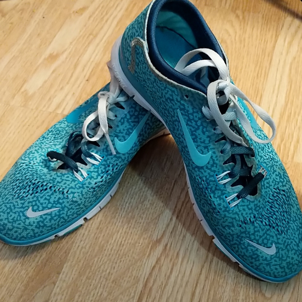 Running shoes